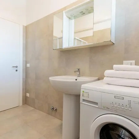 Signorile In Mestre 1 Min From Tram To Apartman *
